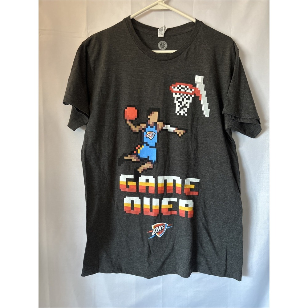 Oklahoma Thunder T-shirt Men's Med Gray Adult Casual Athletic Retro 8-bit‎ Logo